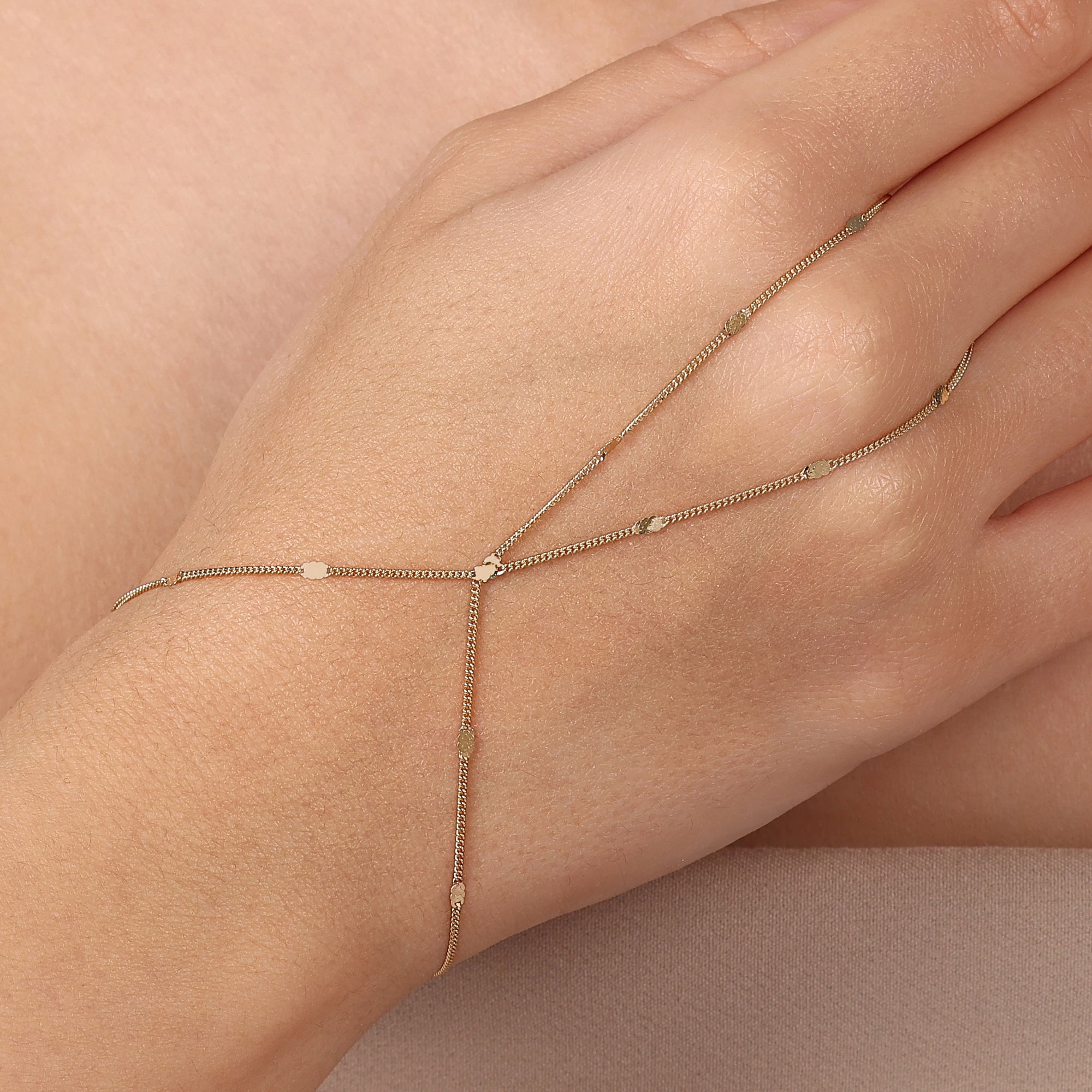 Seline Hand Chain